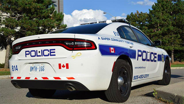 Police on scene in Brampton dealing with armed suspect after woman assualted